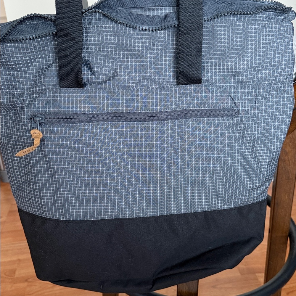 Merrell Black and Gray Zippered Tote Bag - Picture 4 of 4